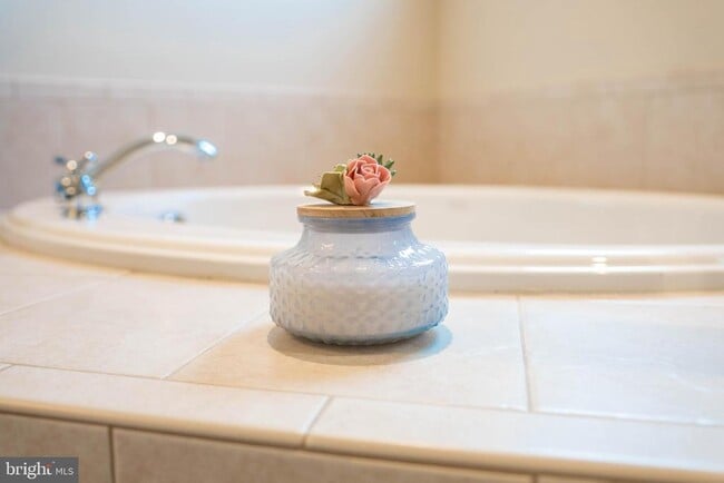 Building Photo - 204 Seneca Way