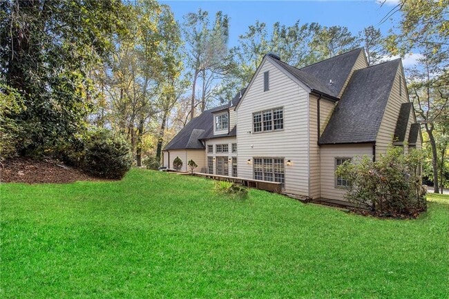 Building Photo - 960 Landmark Dr NE