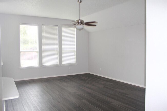 Building Photo - 2101 Sterling Ln