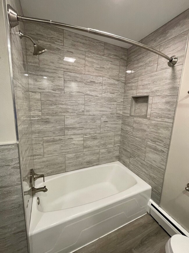 Building Photo - Great Location! 2-bed 1-bath Apartment