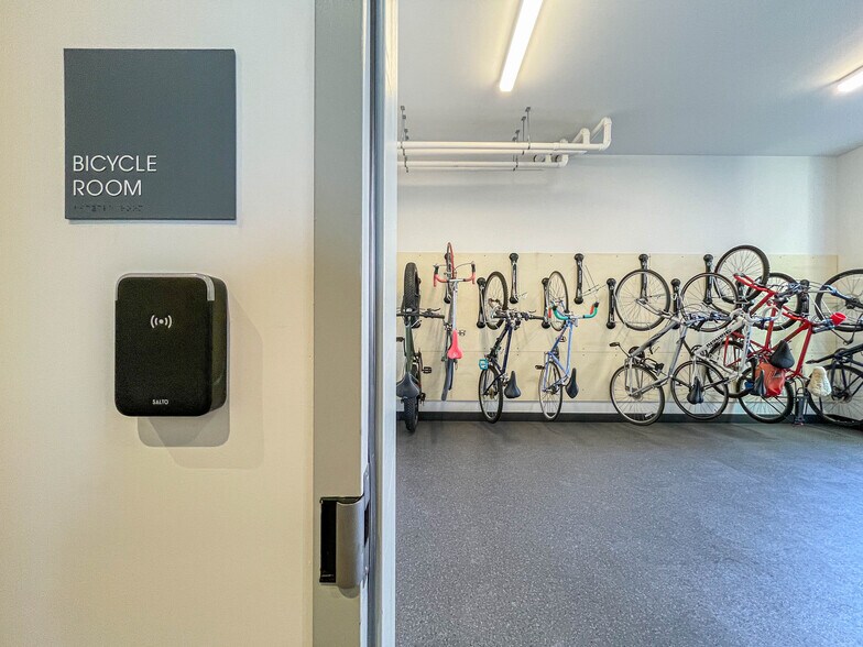 Building Photo - 5 India St