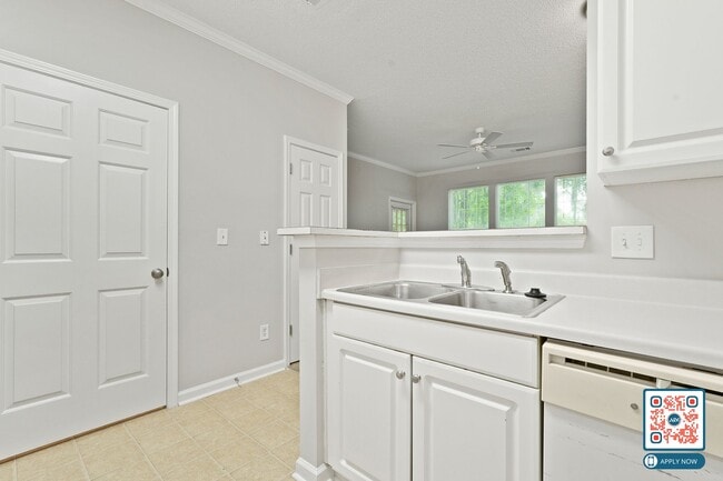 Building Photo - MOVE IN THIS YEAR - FREE MONTH'S RENT IN 1st 90 DAYS!