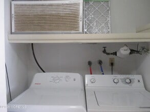 Building Photo - 829A Balmoral Ct