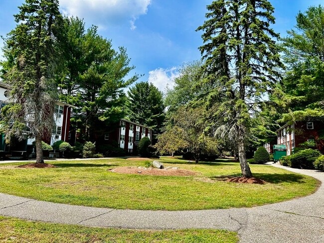 Building Photo - B2 Colonial Dr
