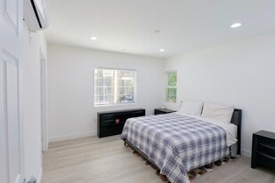 Building Photo - 9111 Telfair Ave