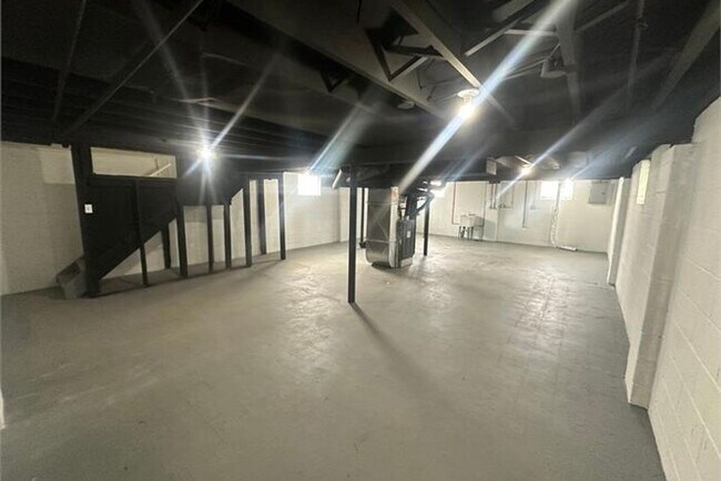 Building Photo - Fully Renovated 3-Bedroom Home – Move-In R...