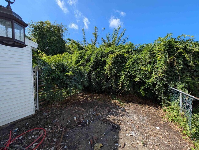 Building Photo - 1109 Adriatic Ave