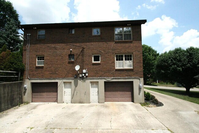 Building Photo - 1847 Fort Henry Dr