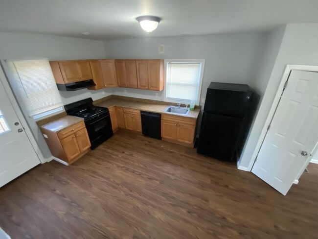 Building Photo - 112 Laurel St