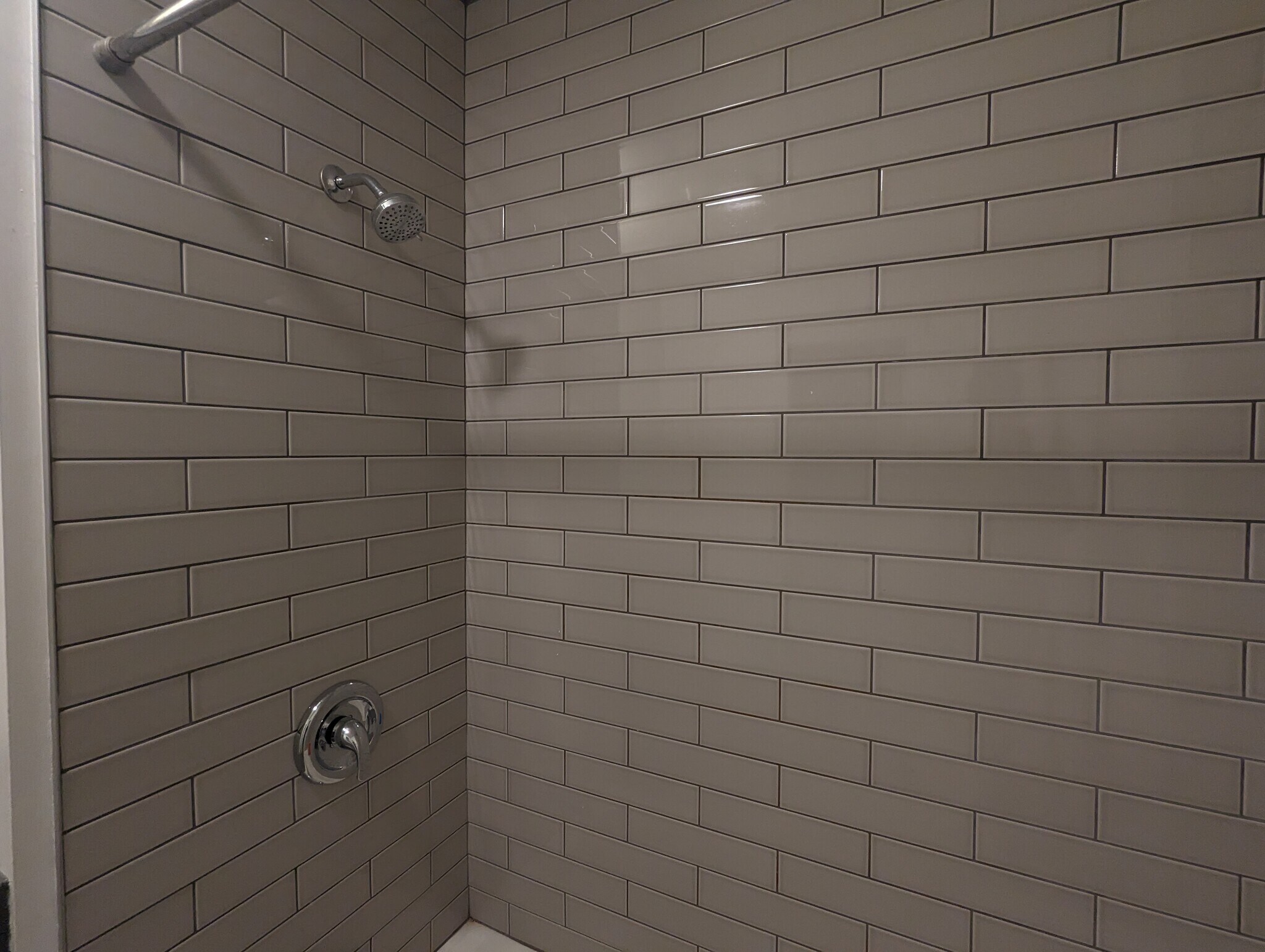 Building Photo - 813 W Cornelia Ave