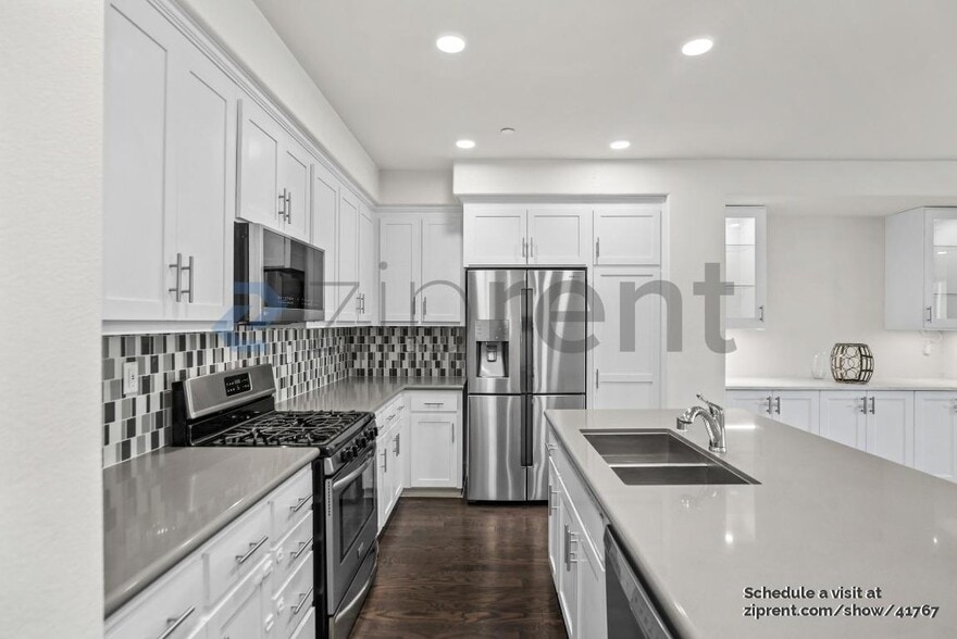 Building Photo - 38989 Primula Terrace
