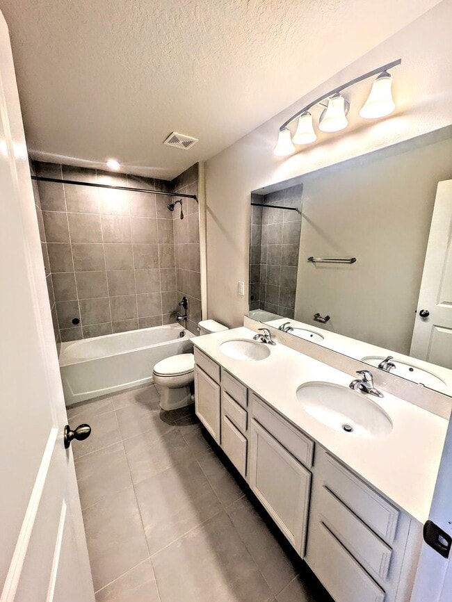 Building Photo - Annual UNfurnished NEW 4/ 2 1/2 home off State Route-70 in Bradenton