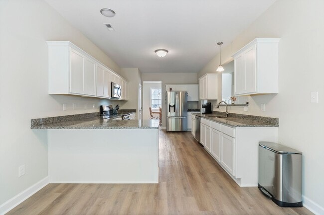 Building Photo - READY NOW! Spacious 5 bedroom w Bonus & 3.5 Bath Two Story Home on Cul-de-sac