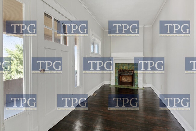 Building Photo - 573 S Crescent Ave