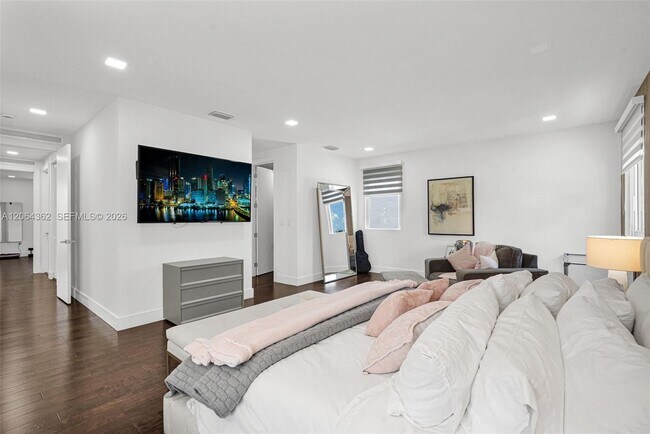Building Photo - 7509 NW 99th Ave