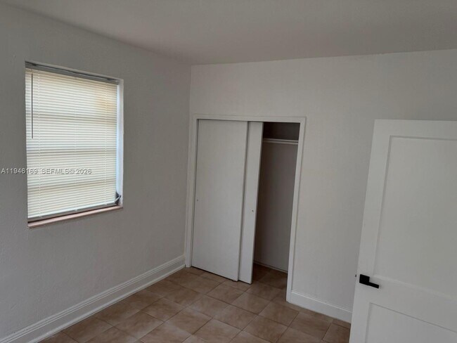 Building Photo - 219 SW 21st Ave