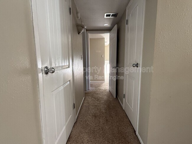 Building Photo - 2810.5 Bookcliff Ave