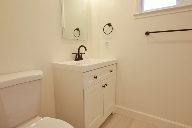 Building Photo - Beautifully Remodeled 3 Bedroom 2 Bath in Desirable Campbell Neighborhood