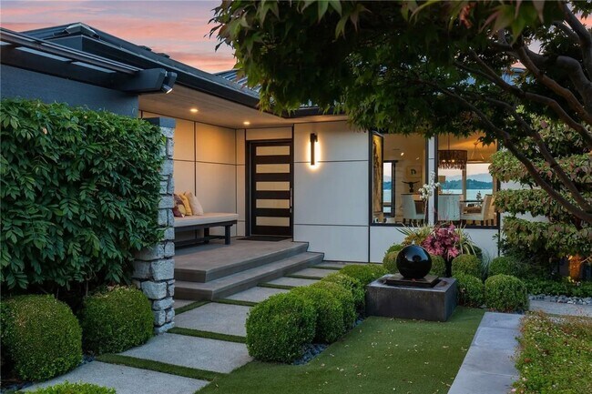 Building Photo - Leschi Waterfront Home