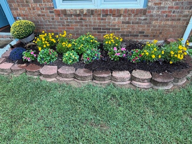 Building Photo - Beautifully Renovated 3-Bedroom, 2.5-Bath Townhome in Tucker!