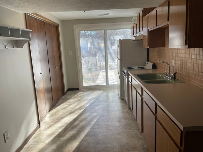 Building Photo - 5005 Meredeth St