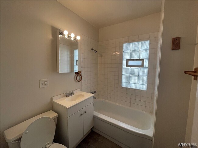Building Photo - 422 Moselle St