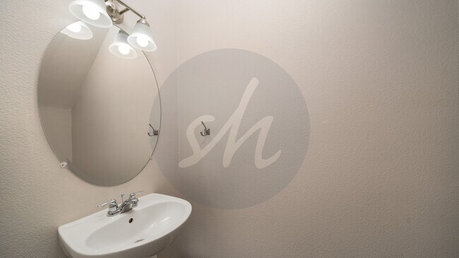 Building Photo - Townhome in The Bluffs at Spring Creek