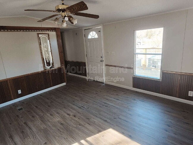 Building Photo - 16 Sarah Hill