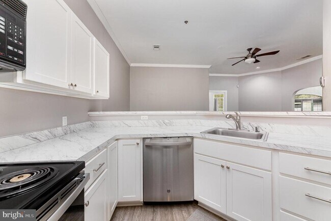 Building Photo - 600 Squire Ln