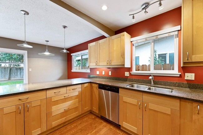 Building Photo - 4 Bedroom / 2 Bathroom Home for Rent $2,700