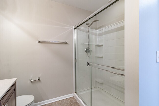 Building Photo - 1858 Crenshaw Cir