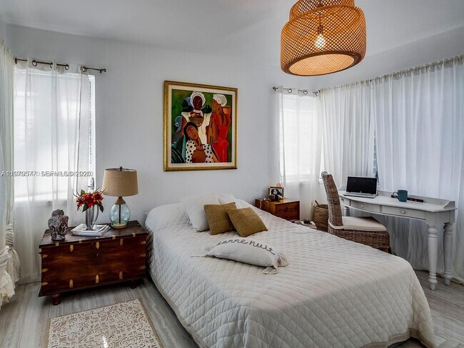 Building Photo - 6910 Rue Notre Dame