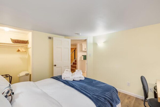 Building Photo - 3177 NE 84th St