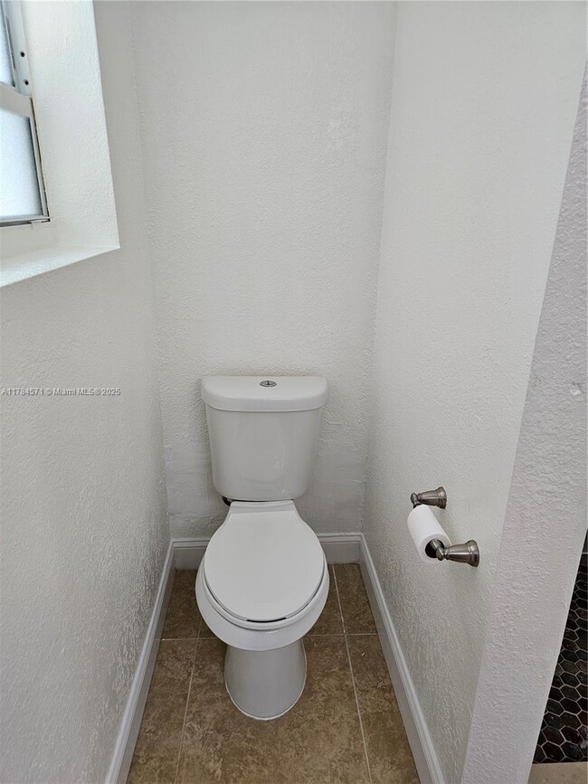 Building Photo - 2631 Gulfstream Dr
