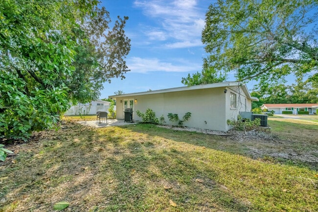 Building Photo - 2529 Croton Ave