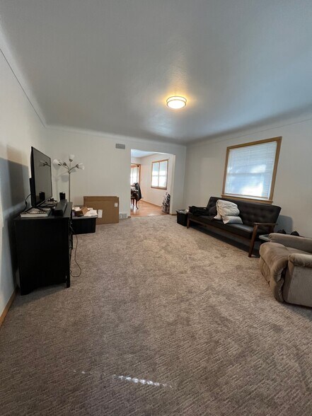 Living room with new carpet in 2022. - 1060 21st Ave SE
