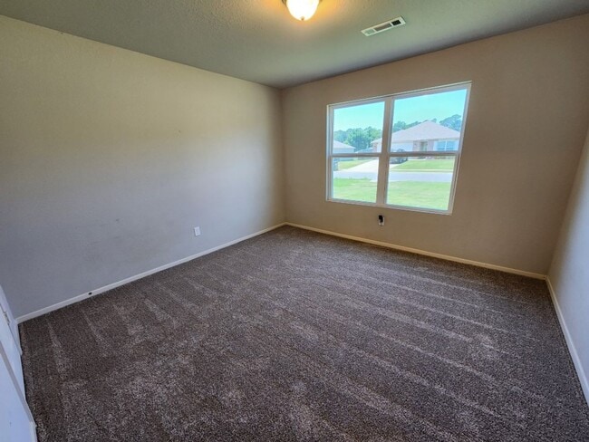 Building Photo - 2420 Vivian Dr