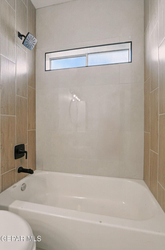 Building Photo - 5274 Sean Haggerty Dr