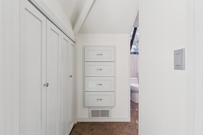 Building Photo - Beautifully Appointed Atherton Estate with Pool & Outdoor Entertaining