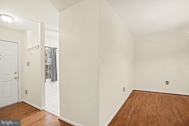 Building Photo - 205 Valley Stream Ln