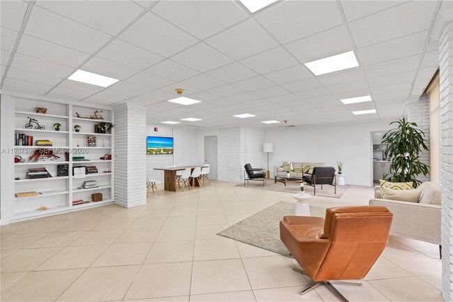 Building Photo - 1408 Brickell Bay Dr