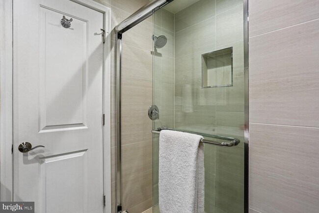 Building Photo - 5717 Brewer House Cir