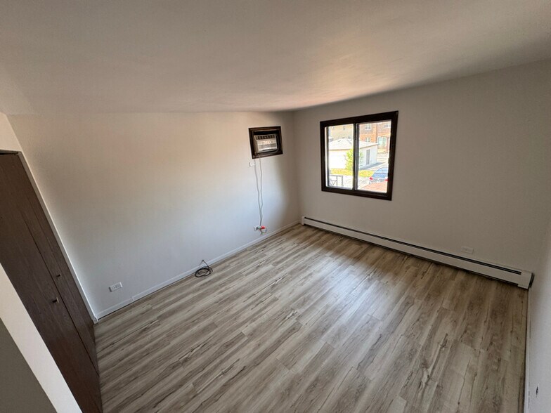 Building Photo - 14825 Kilpatrick Ave