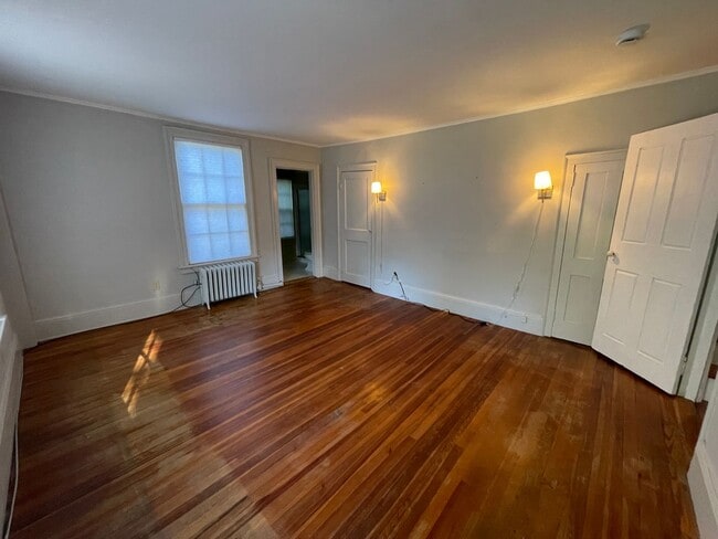 Building Photo - Charming 5-Bedroom 3.5 bath Home for Rent ...