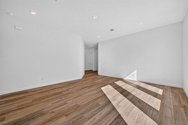 Building Photo - 11119 Poplar Tree Dr