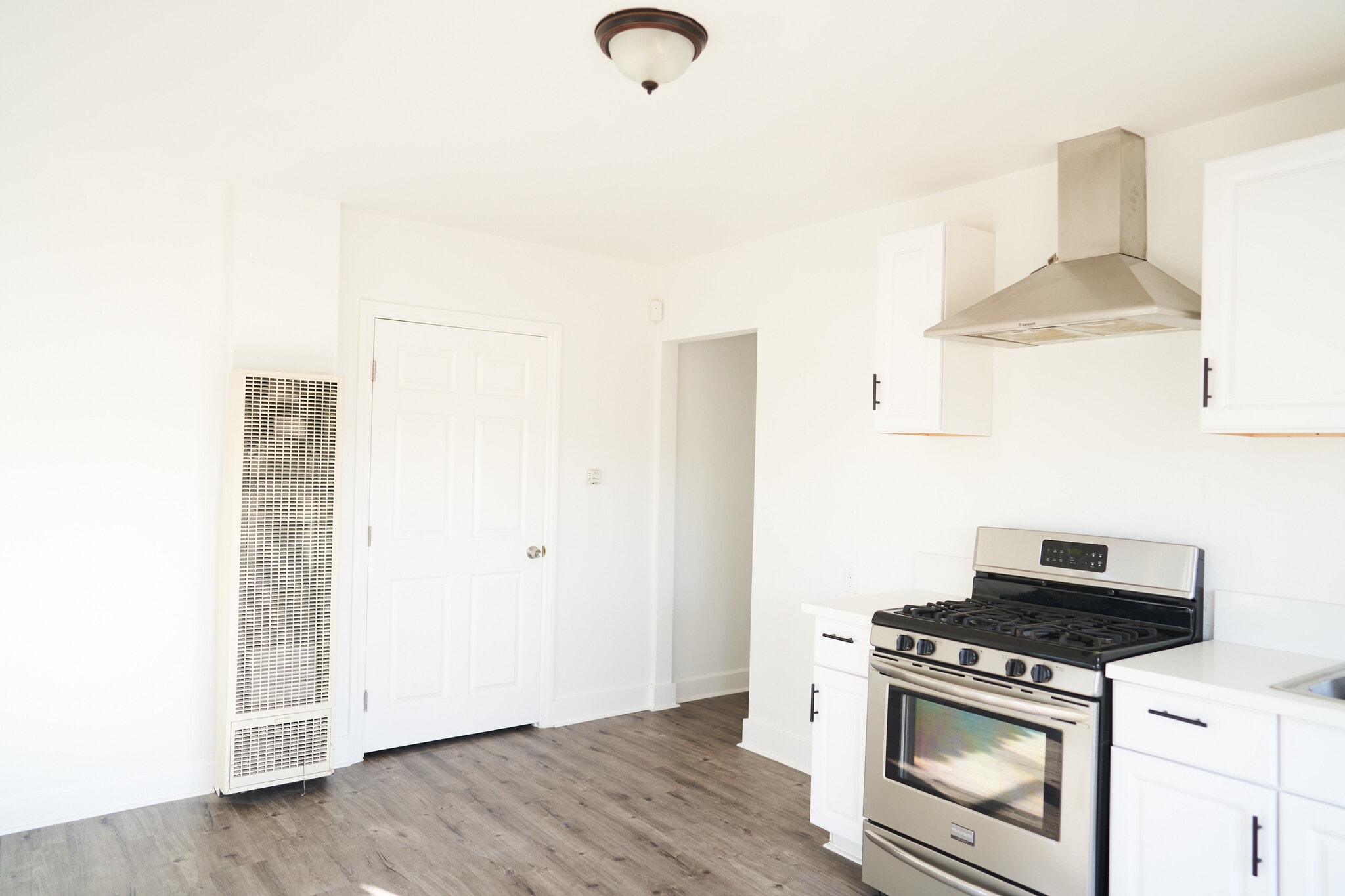 Building Photo - 606 E Realty St