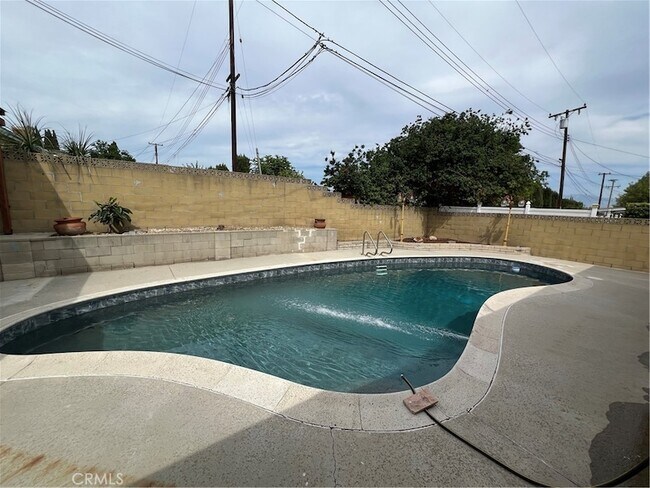 Building Photo - 2125 Edmore Ave