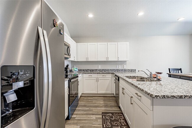 Building Photo - 410 Del Monte Dr