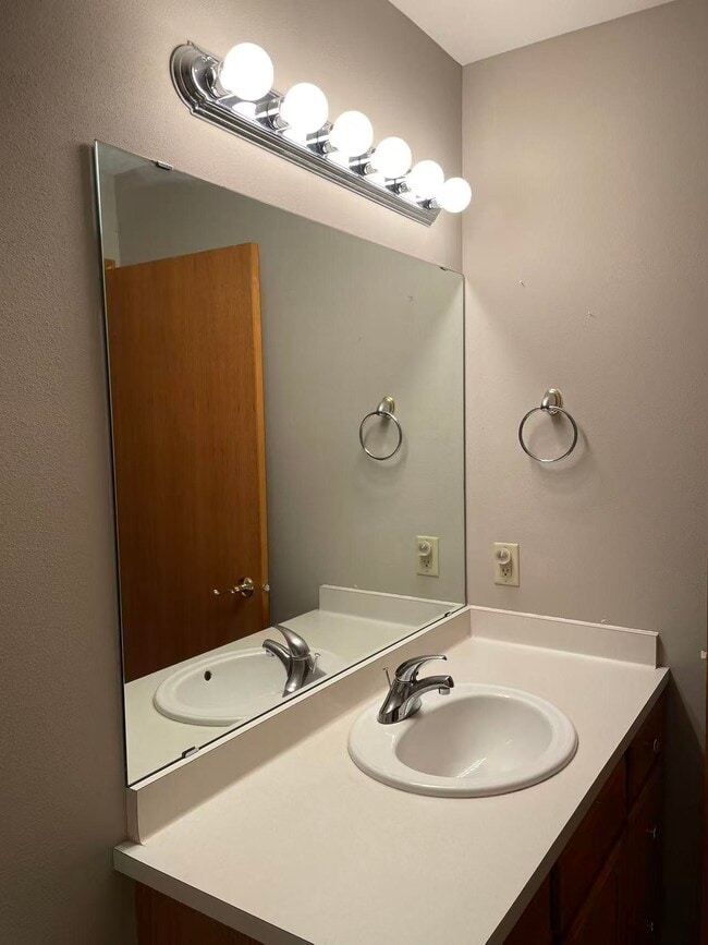 Building Photo - 1066 School St