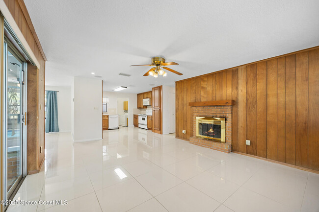 Building Photo - 382 Chester Dr